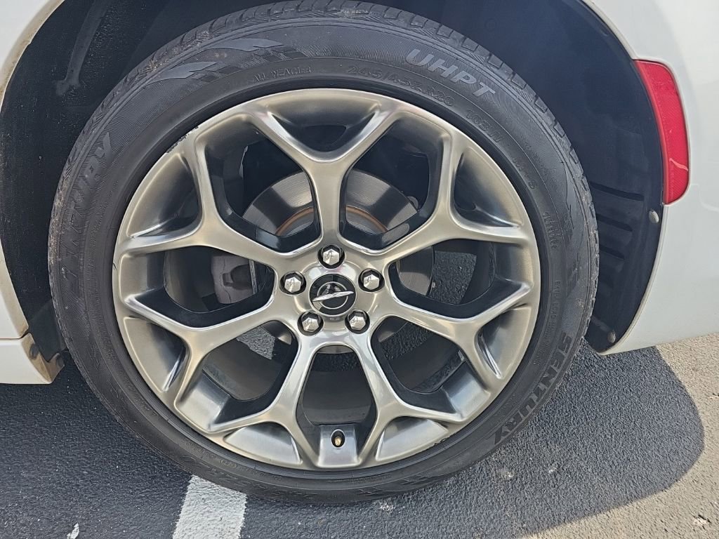 Used 2018 Chrysler 300 Touring w/ Sport Appearance Package RWD image 10