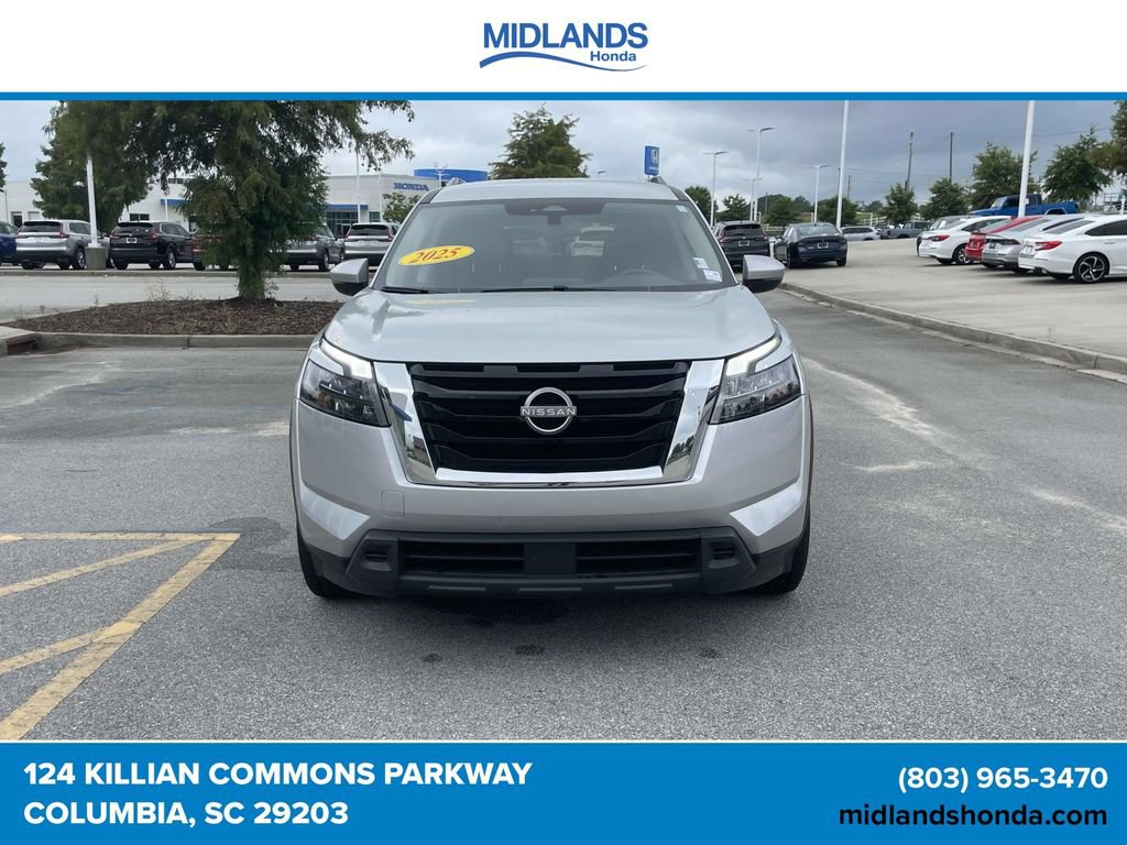 Used 2025 Nissan Pathfinder SV FWD video 2