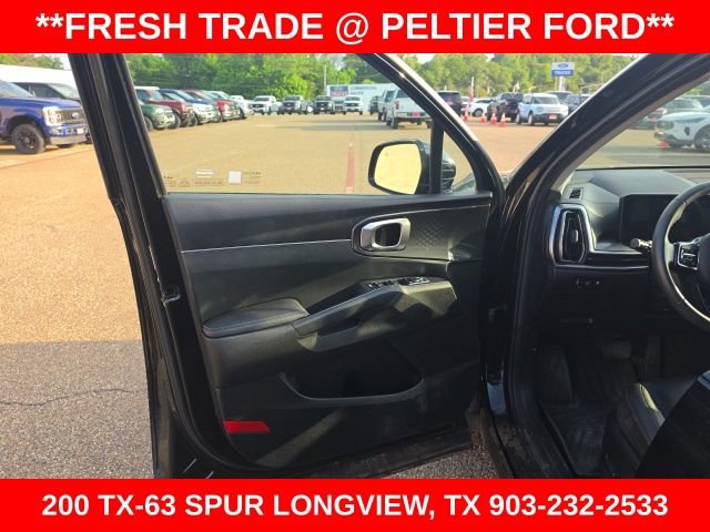 Used 2024 Kia Sorento EX w/ Panoramic Sunroof Package image 10