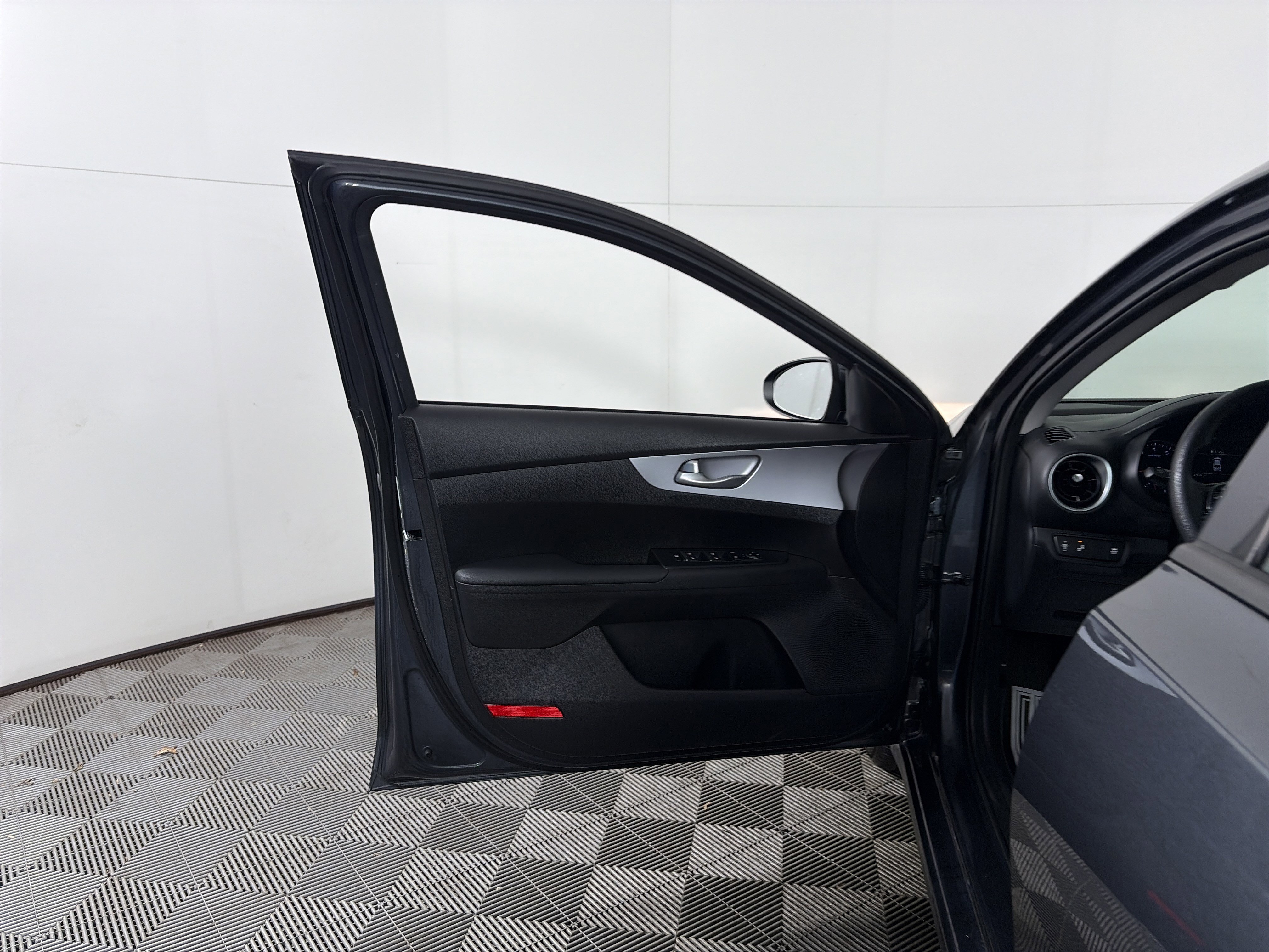 Used 2024 Kia Forte LXS w/ LXS Technology Package image 27