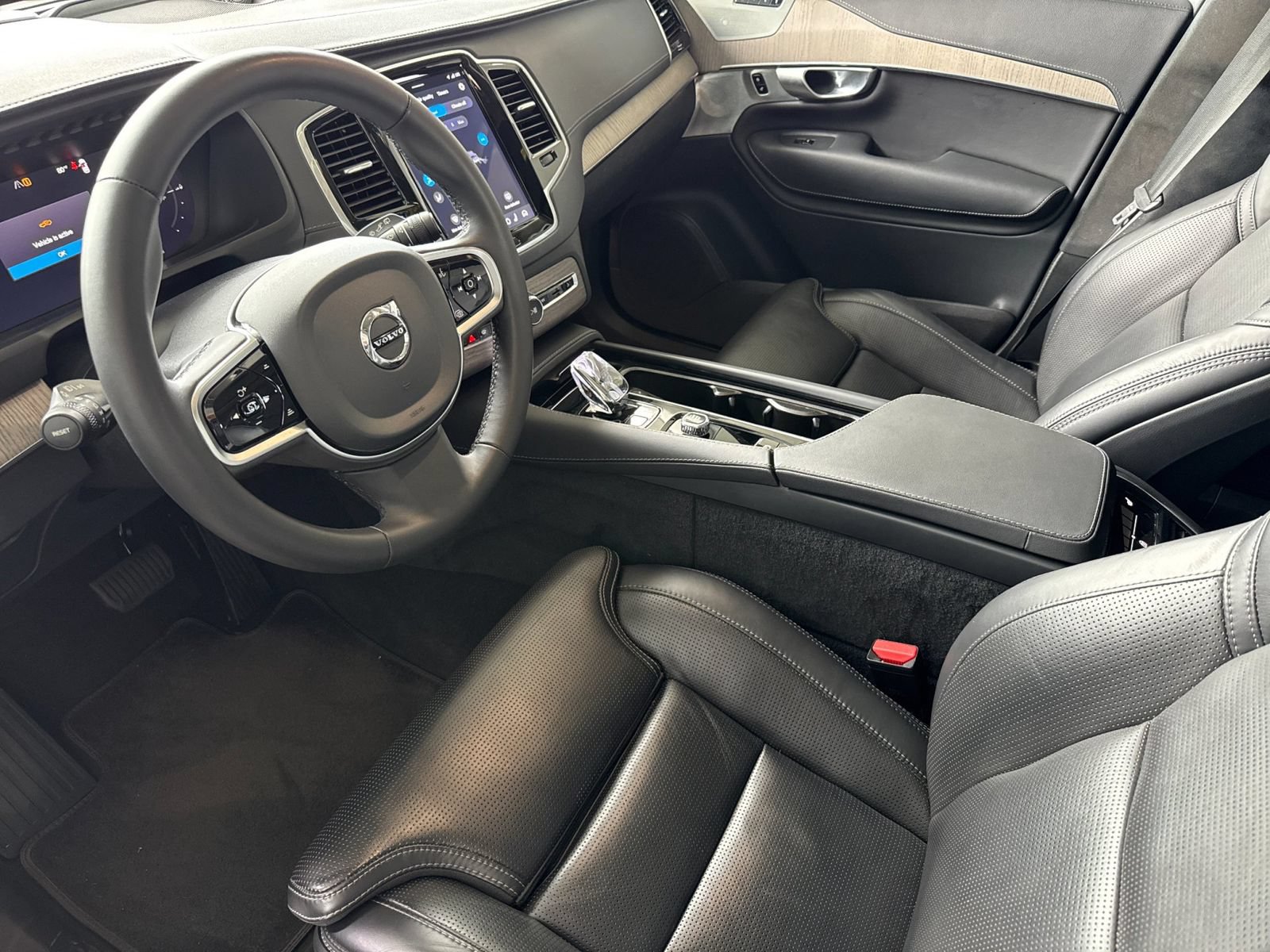 Certified 2024 Volvo XC90 T8 Ultimate w/ Lounge Package AWD/4WD image 16