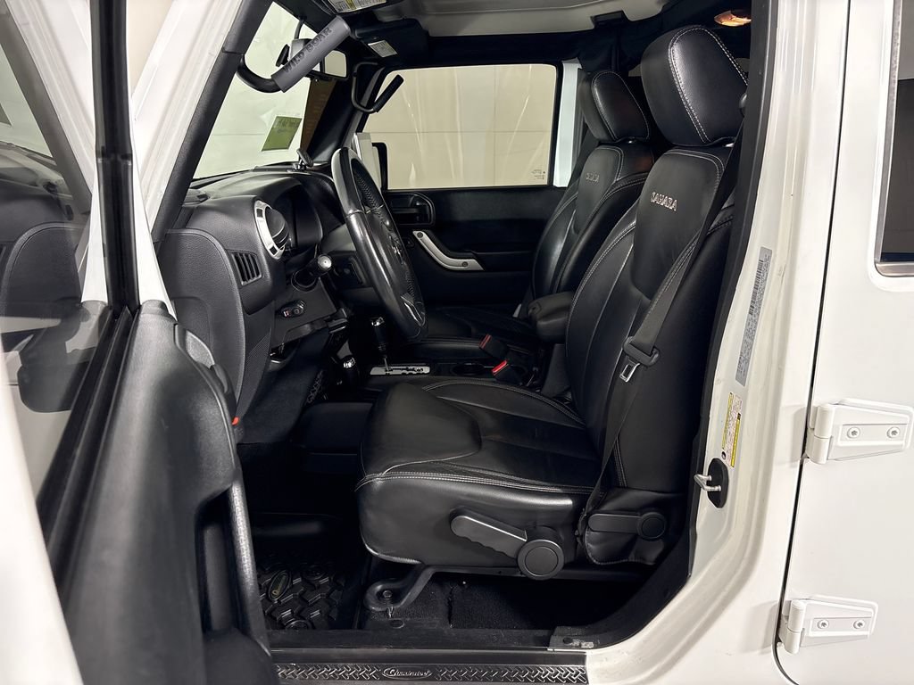 Used 2017 Jeep Wrangler Unlimited Sahara w/ Connectivity Group AWD/4WD image 27