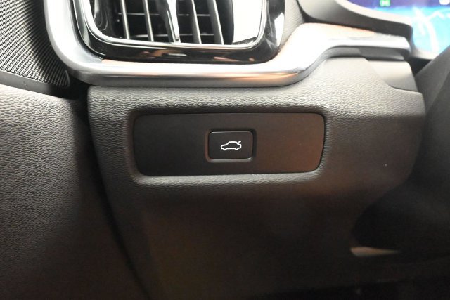 Used 2025 Volvo S60 B5 Plus FWD image 27