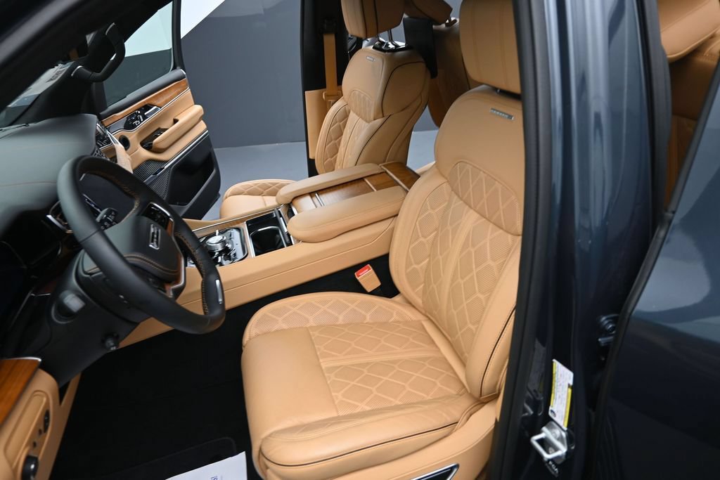 Used 2025 Jeep Grand Wagoneer Series III w/ Rear Seat Video Group 1 AWD/4WD image 21