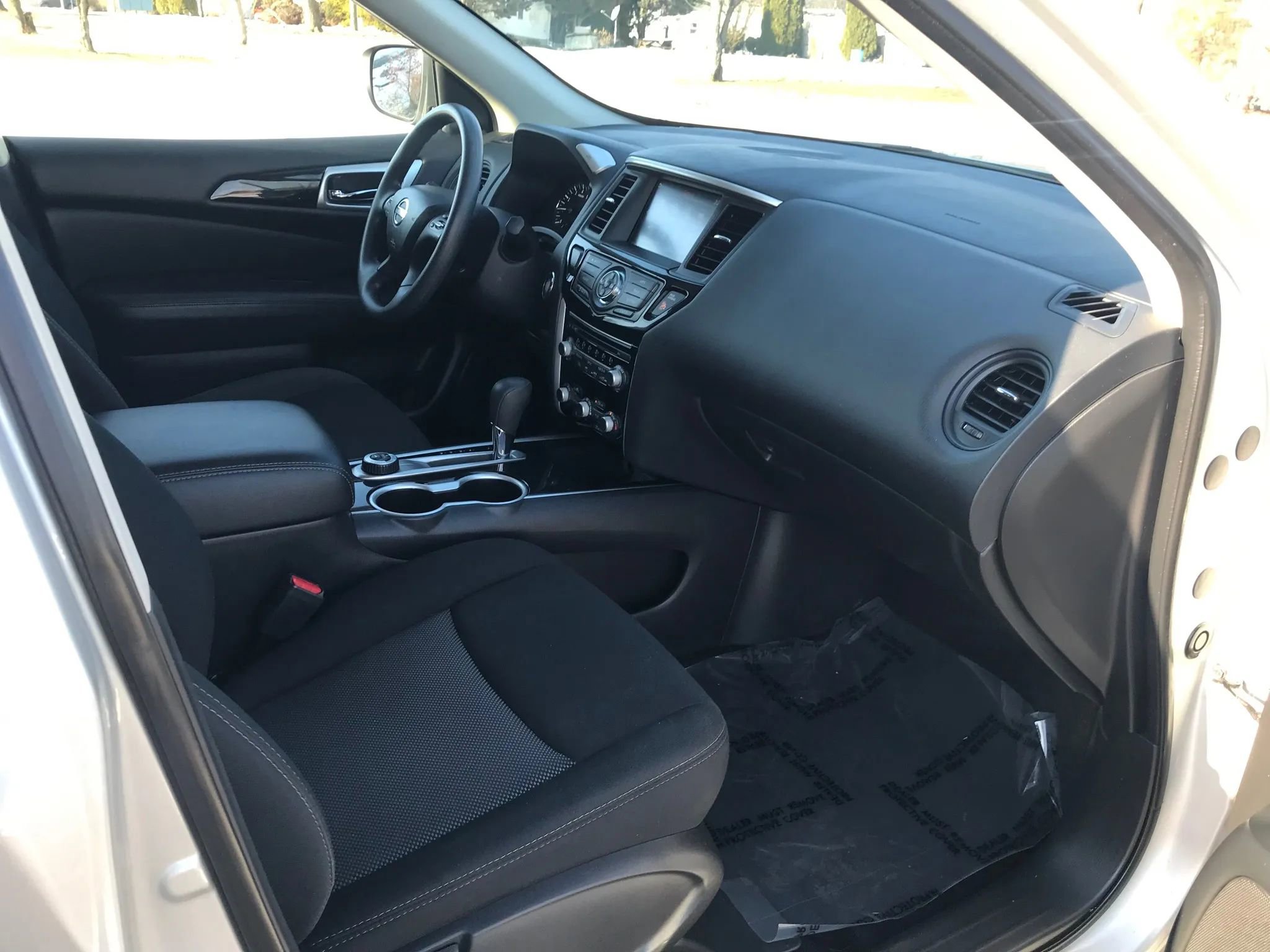 Used 2020 Nissan Pathfinder S image 2
