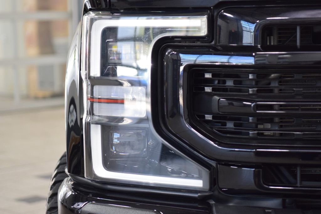 Used 2022 Ford F350 Lariat w/ Black Appearance Package image 10