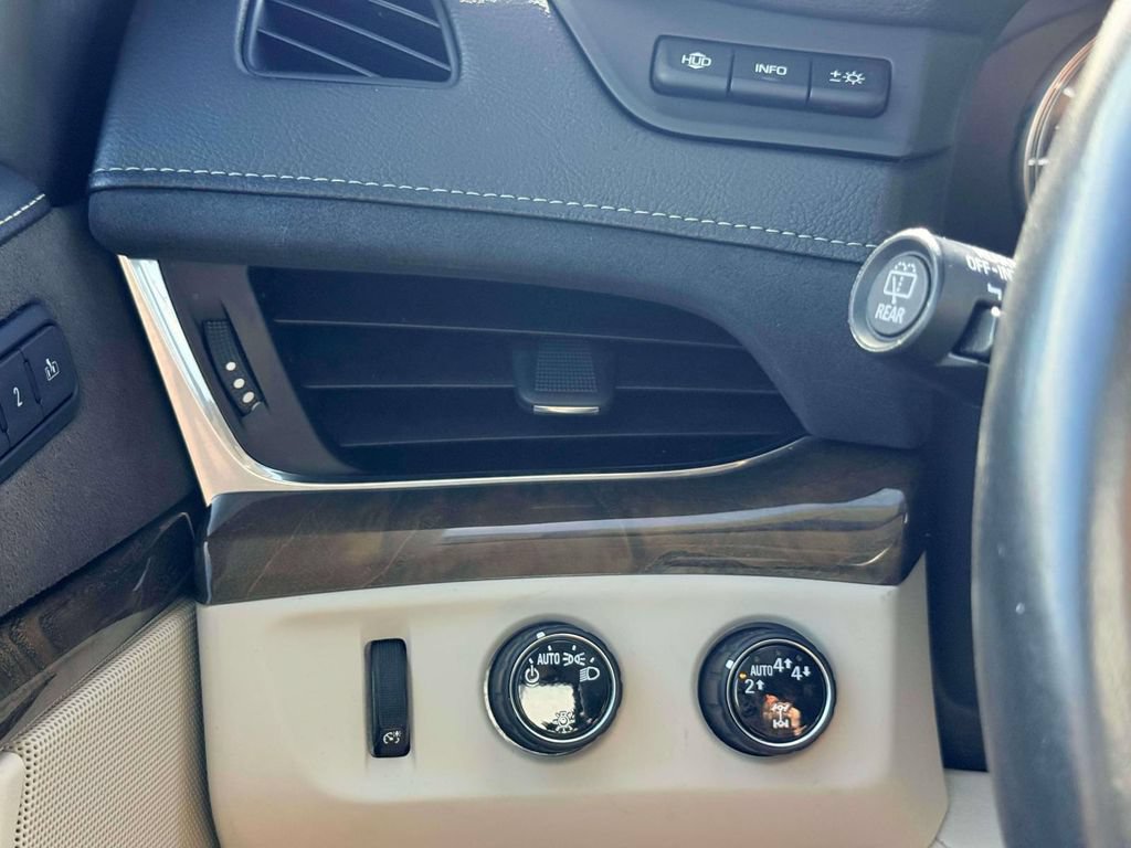 Used 2018 Cadillac Escalade Luxury AWD/4WD image 22