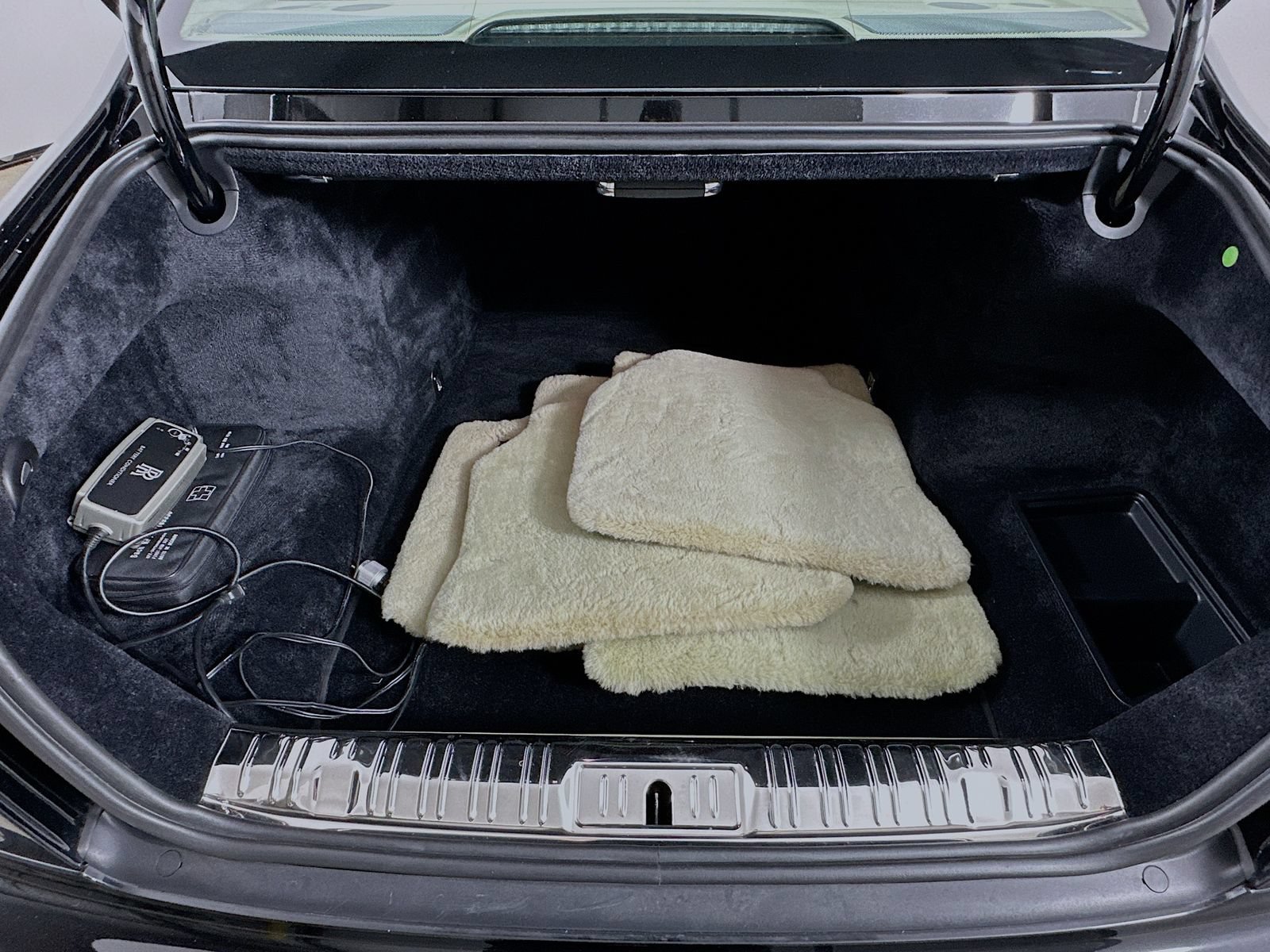 Used 2010 Rolls-Royce Ghost RWD image 42