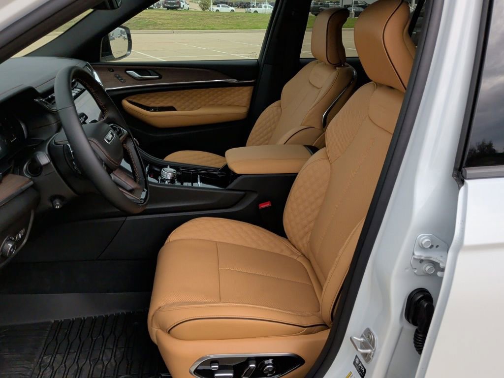 New 2025 Jeep Grand Cherokee Summit image 13