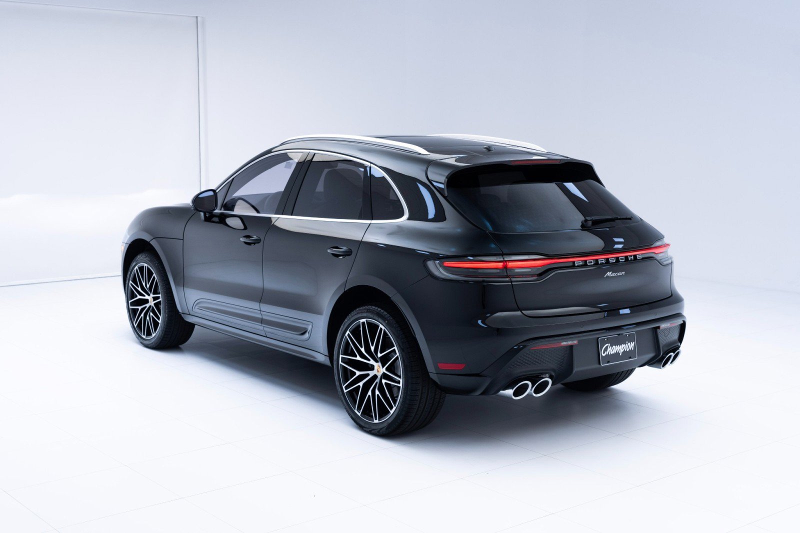New 2025 Porsche Macan image 3