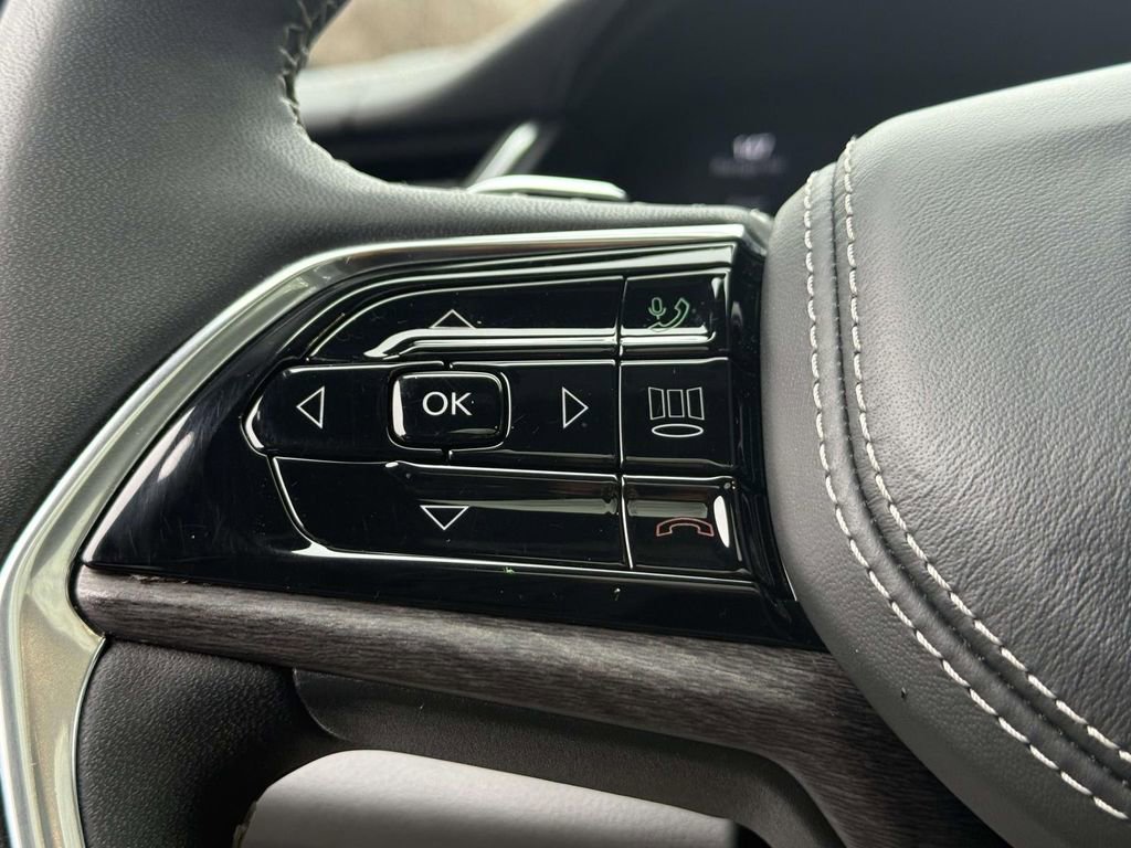 Used 2023 Jeep Grand Cherokee Overland image 24