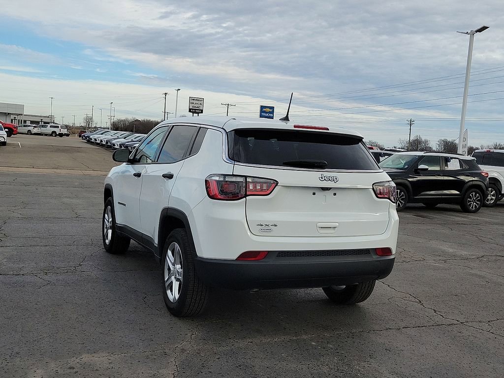 Used 2023 Jeep Compass Sport image 4