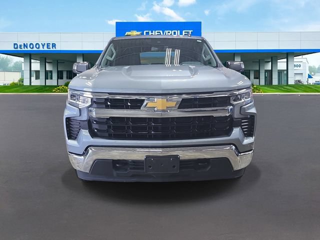 Used 2025 Chevrolet Silverado 1500 LT AWD/4WD image 4