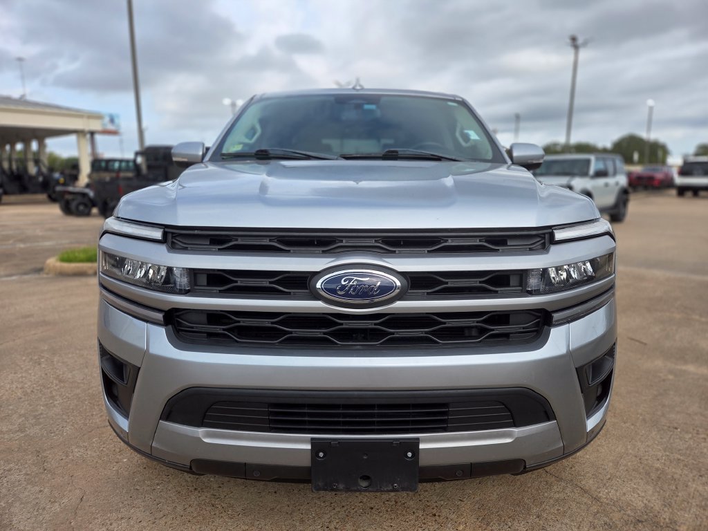 Used 2022 Ford Expedition XLT RWD image 2