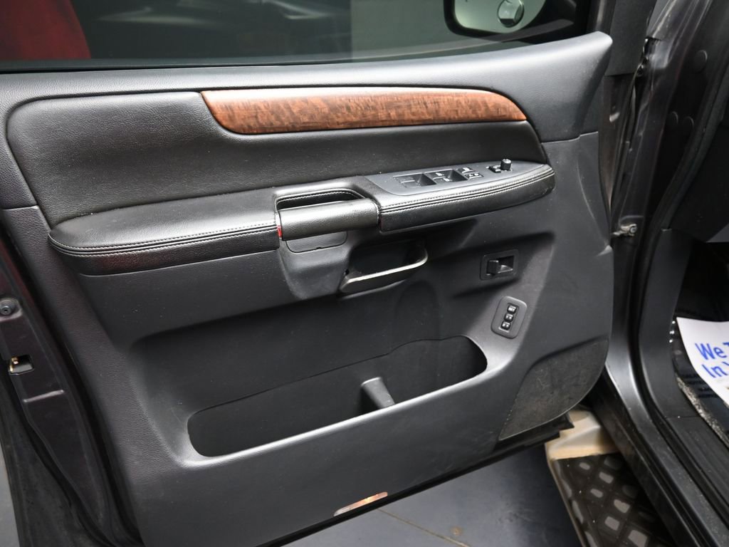 Used 2012 Nissan Armada Platinum image 29