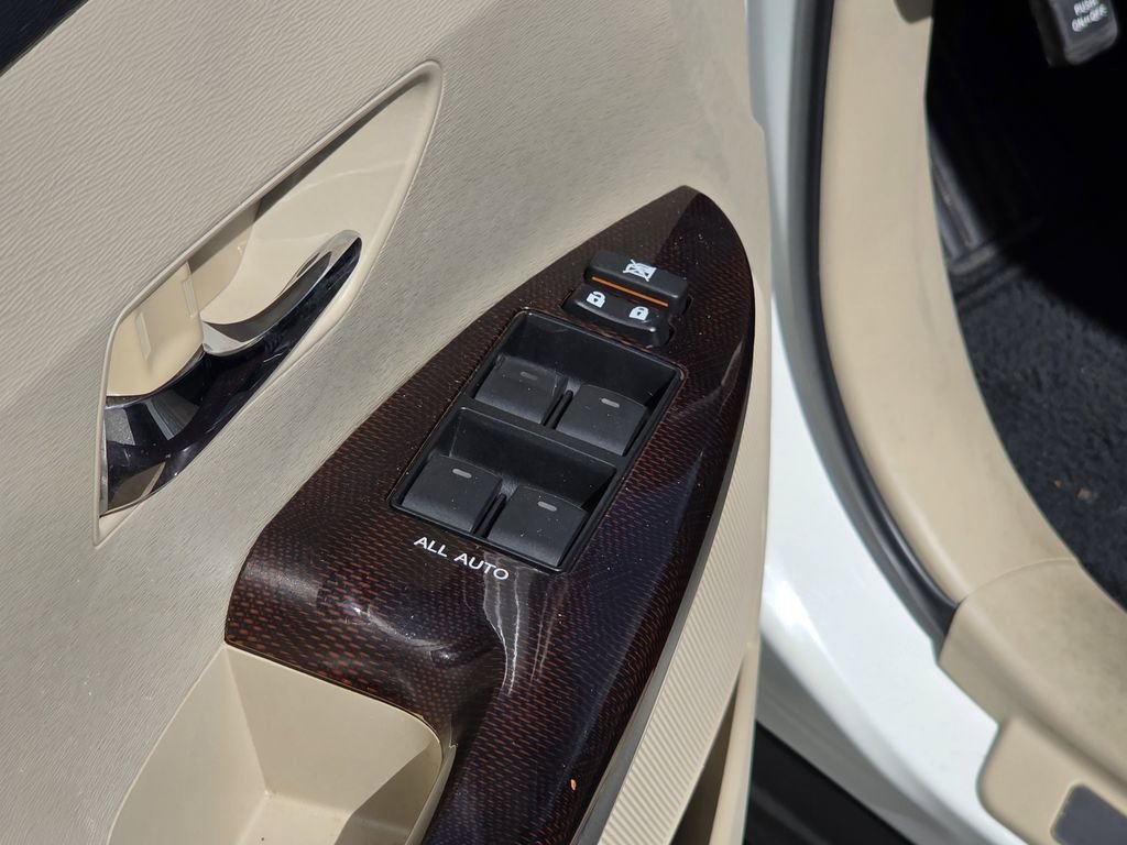 Used 2010 Toyota Venza image 16