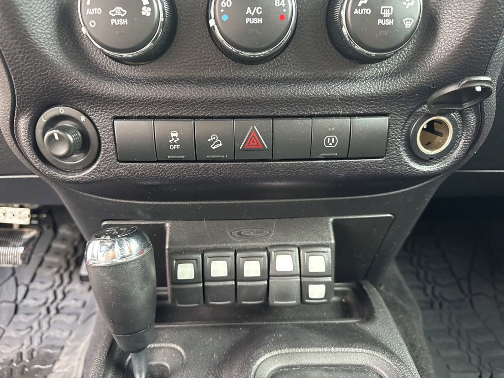 Used 2016 Jeep Wrangler Unlimited Rubicon w/ Connectivity Group image 57