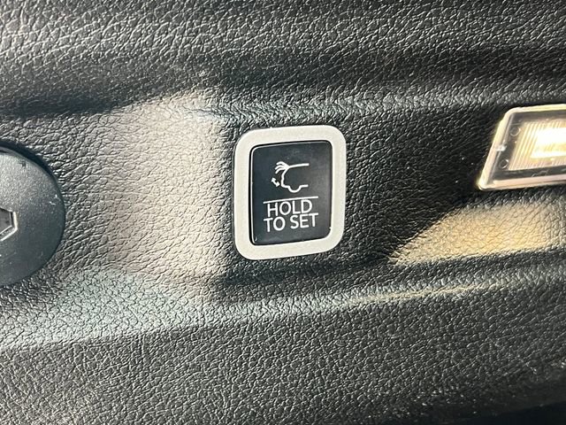 Used 2023 Jeep Grand Cherokee L Laredo image 39