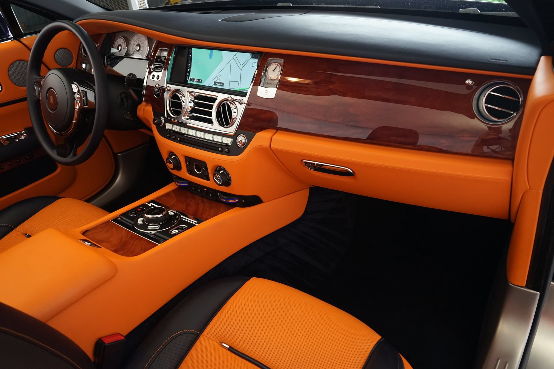 Used 2018 Rolls-Royce Dawn RWD image 12