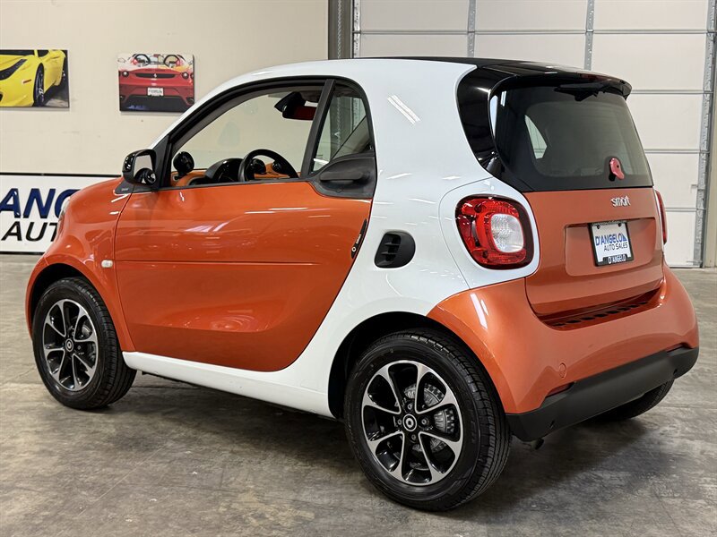 Used 2016 smart fortwo passion RWD image 5