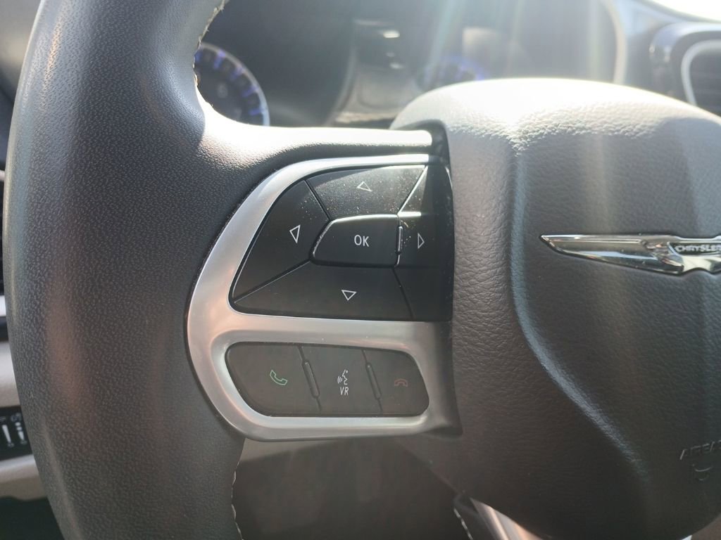 Used 2024 Chrysler Pacifica Touring-L image 19