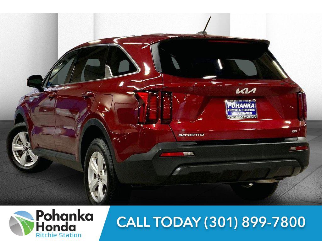 Used 2023 Kia Sorento LX image 10