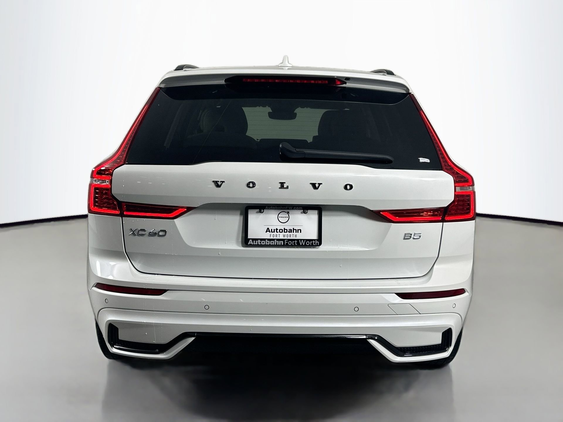 Used 2023 Volvo XC60 B5 Plus w/ Climate Package image 7