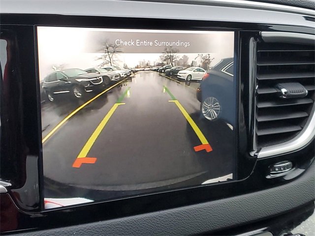 Certified 2020 Chrysler Pacifica Touring-L image 25