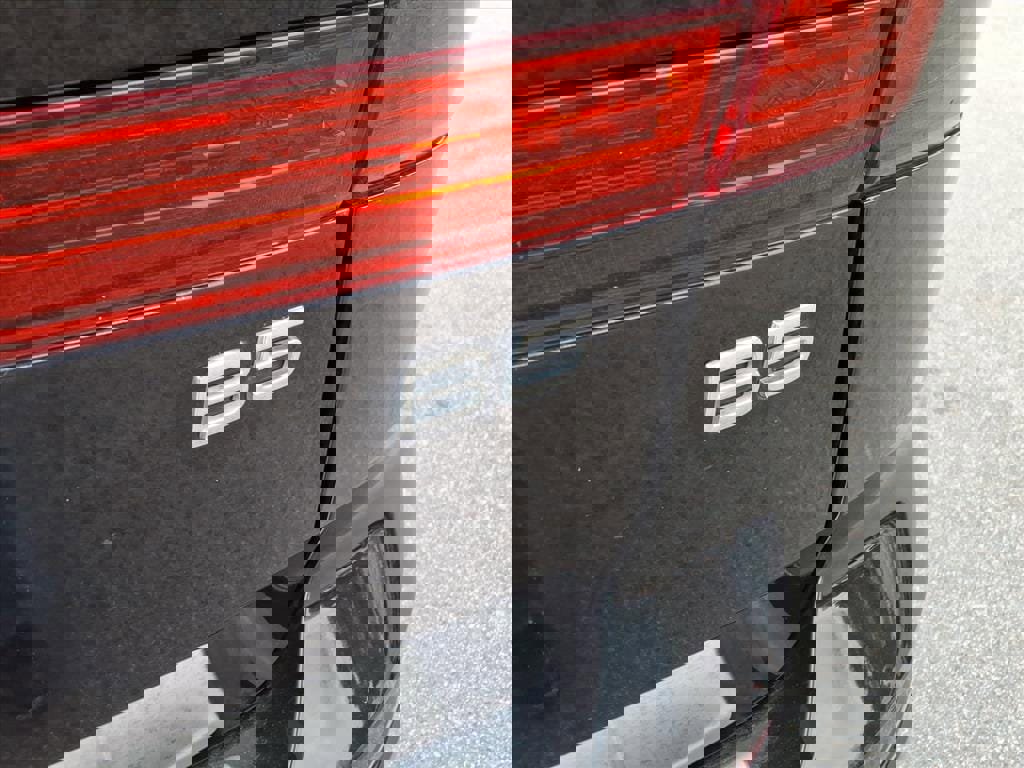 Certified 2023 Volvo XC60 B5 Ultimate w/ Climate Package image 6