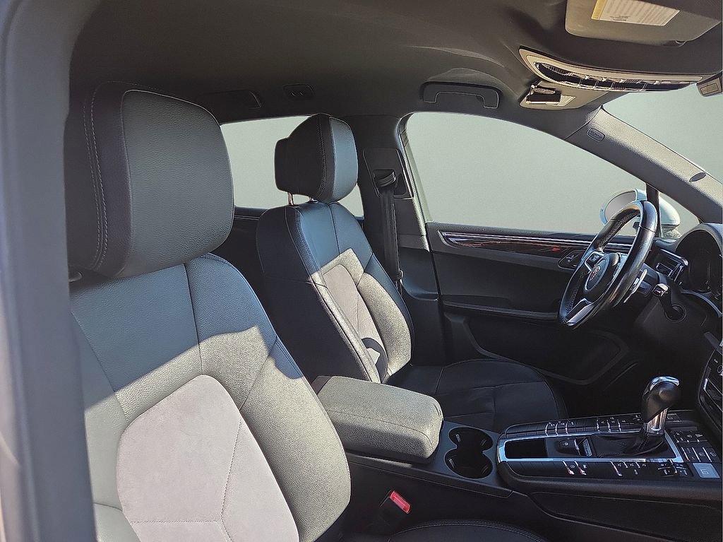 Used 2020 Porsche Macan image 12
