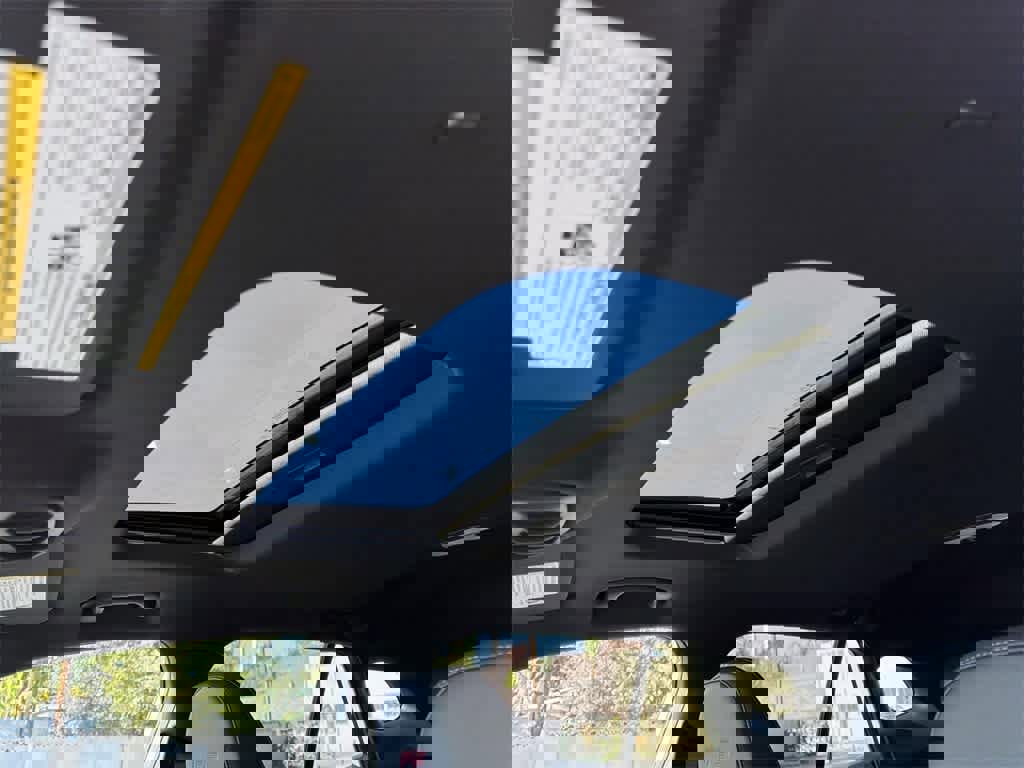 Used 2025 Chevrolet Trax RS w/ Sunroof Package image 10