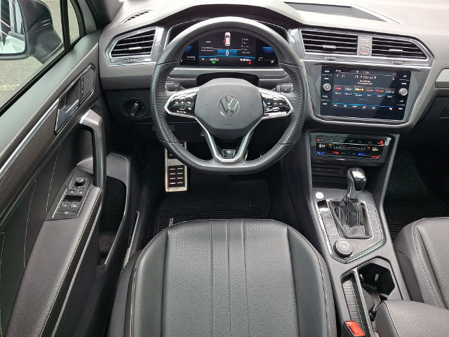 Certified 2023 Volkswagen Tiguan SE R-Line AWD/4WD image 11