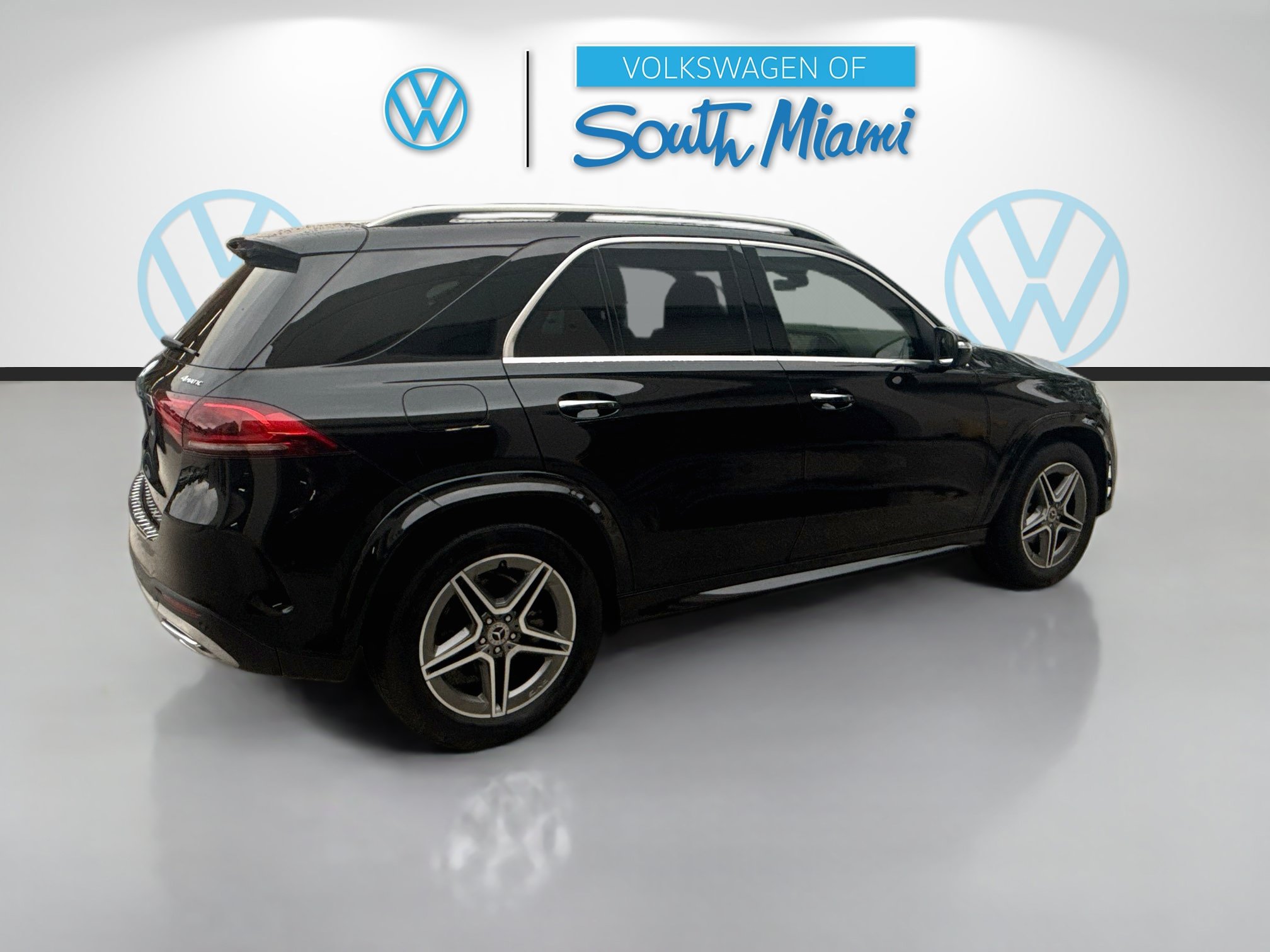 Used 2022 Mercedes-Benz GLE 350 4MATIC w/ AMG Line Exterior image 7
