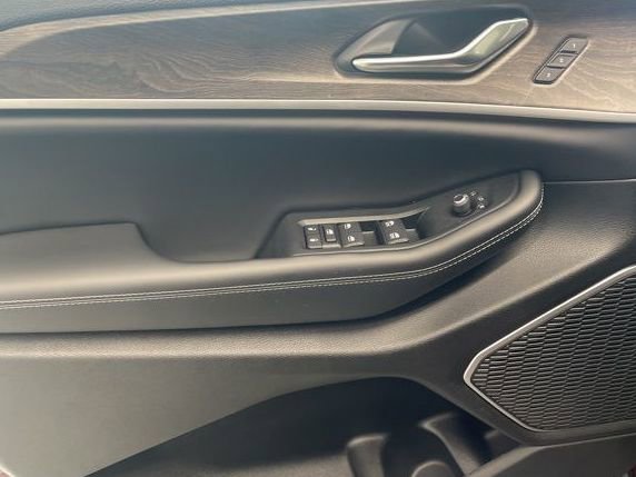 New 2026 Jeep Grand Cherokee L Limited AWD/4WD image 17