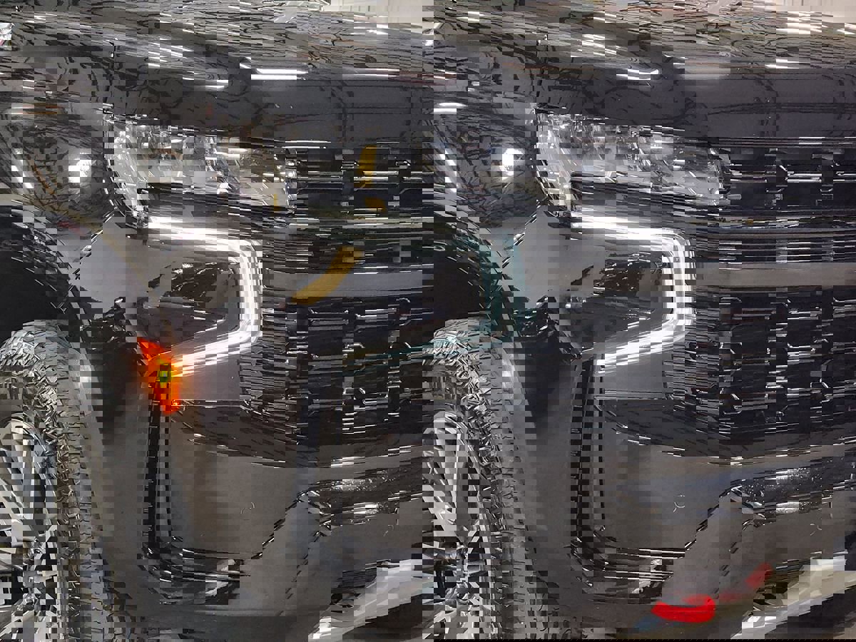 Used 2024 Chevrolet Tahoe Z71 w/ Luxury Package AWD/4WD image 13