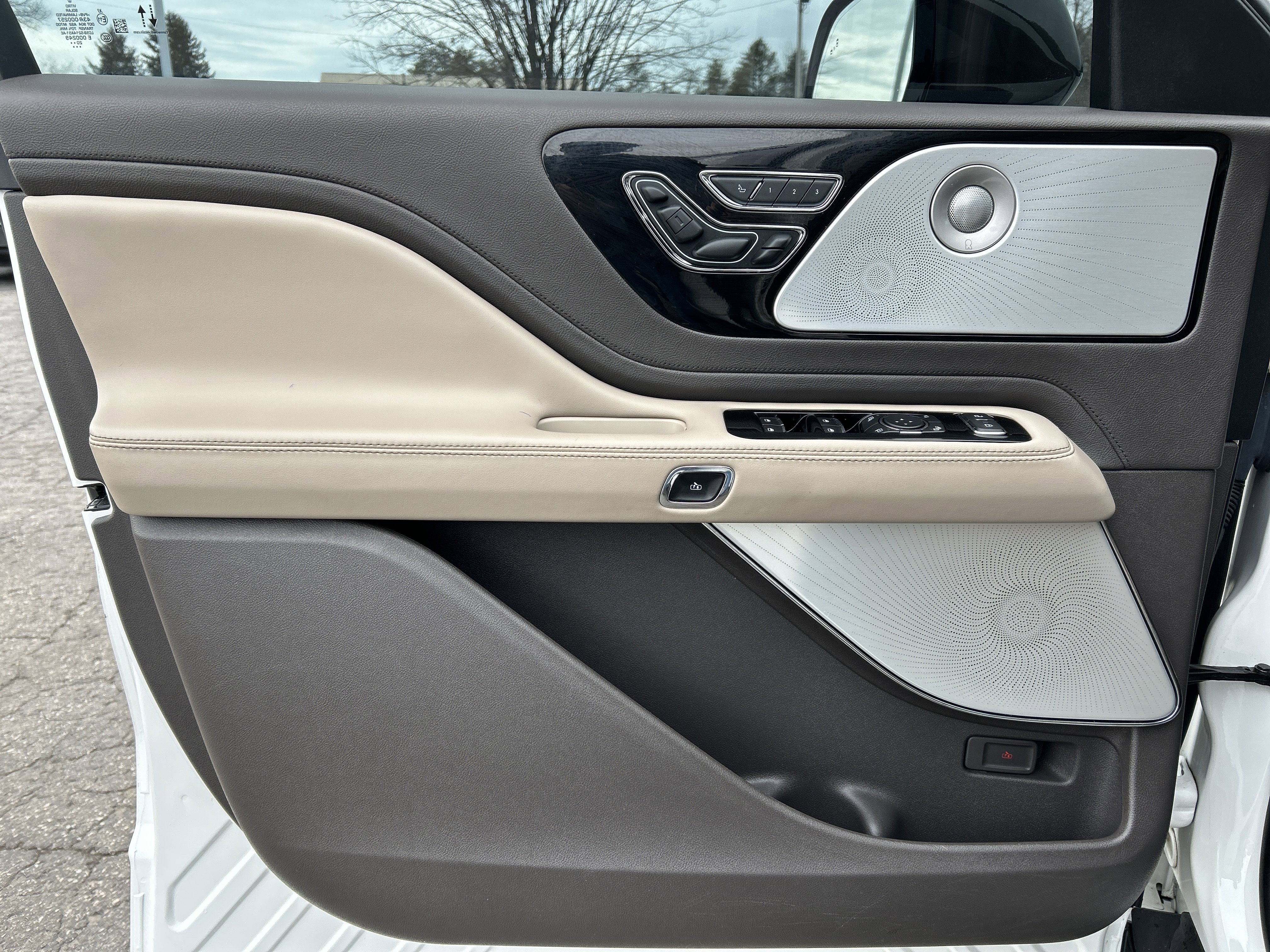 Used 2021 Lincoln Aviator Reserve w/ Equipment Group 201A image 16