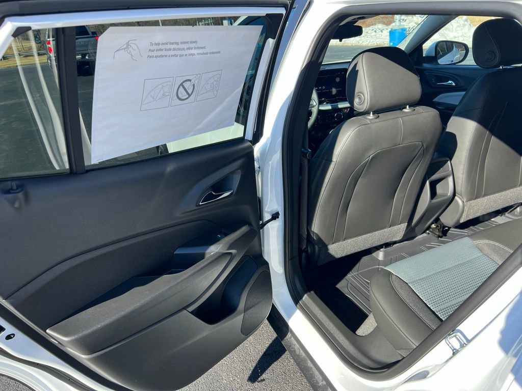 New 2026 Chevrolet Trax LT w/ Sunroof Package image 24