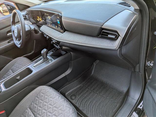 Used 2026 Nissan Kicks SV w/ SV Premium Package image 23