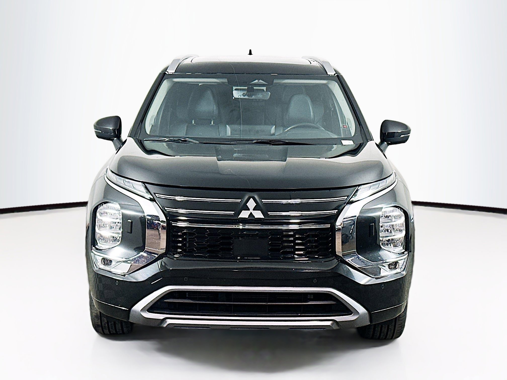 Used 2025 Mitsubishi Outlander SEL image 2