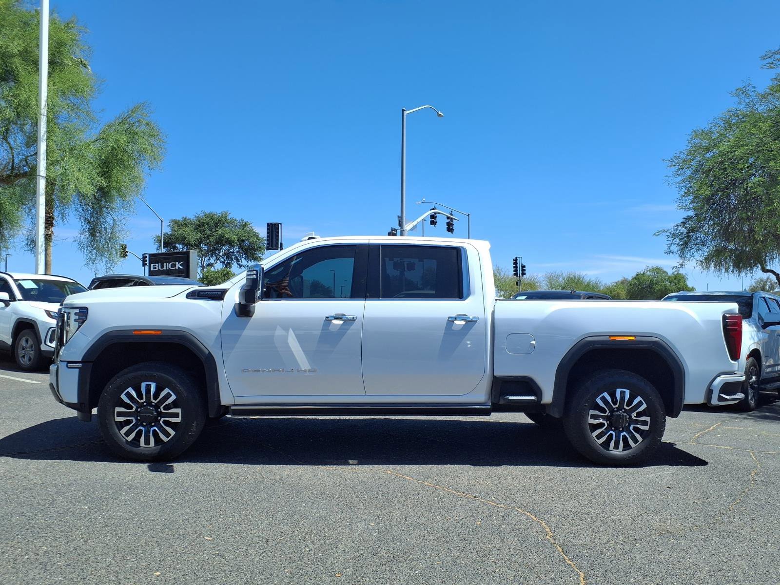 Used 2025 GMC Sierra 2500 Denali Ultimate w/ Max Trailering Package AWD/4WD image 10