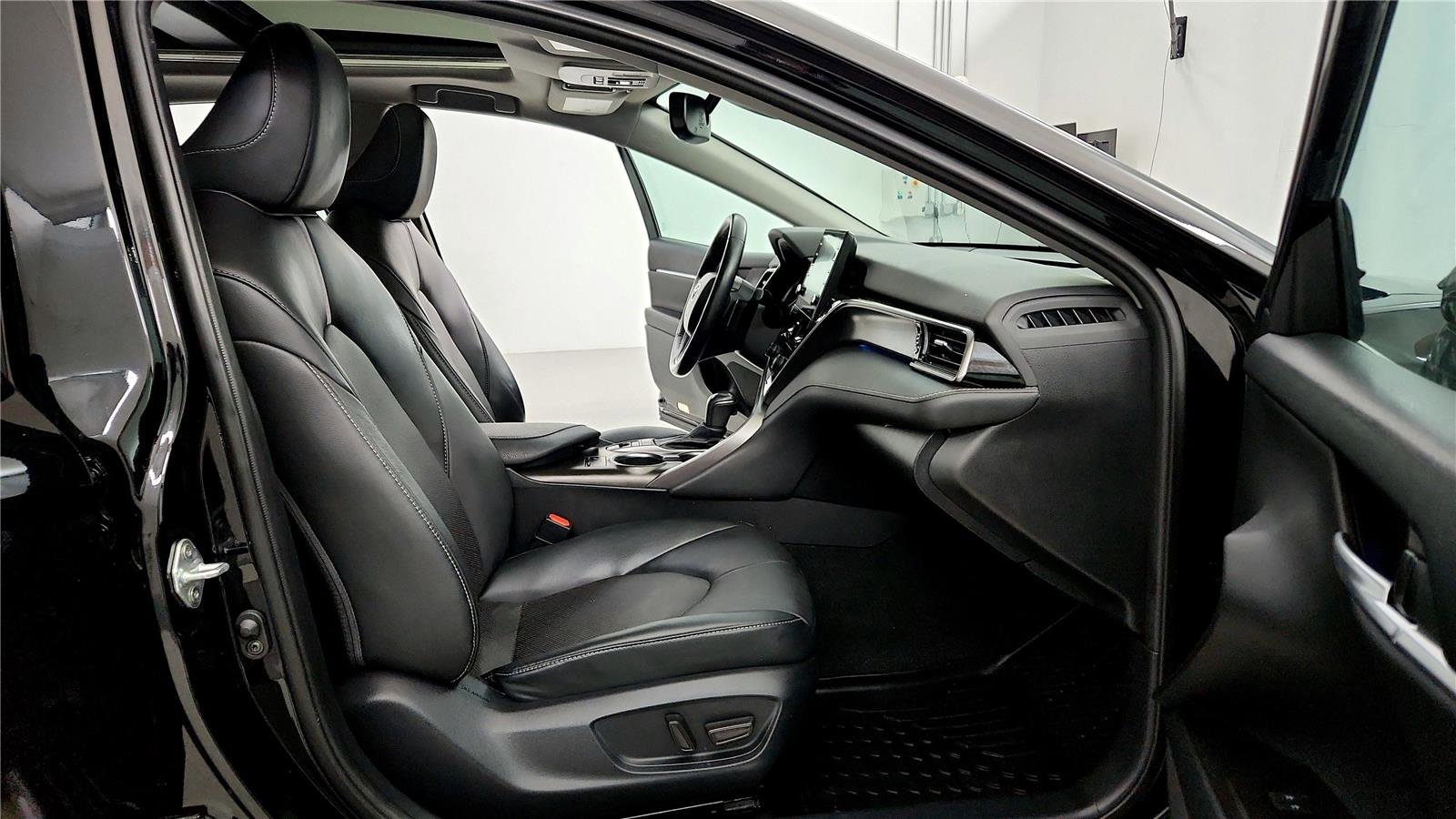 Certified 2023 Toyota Camry XSE w/ Cold Weather Package AWD/4WD image 17