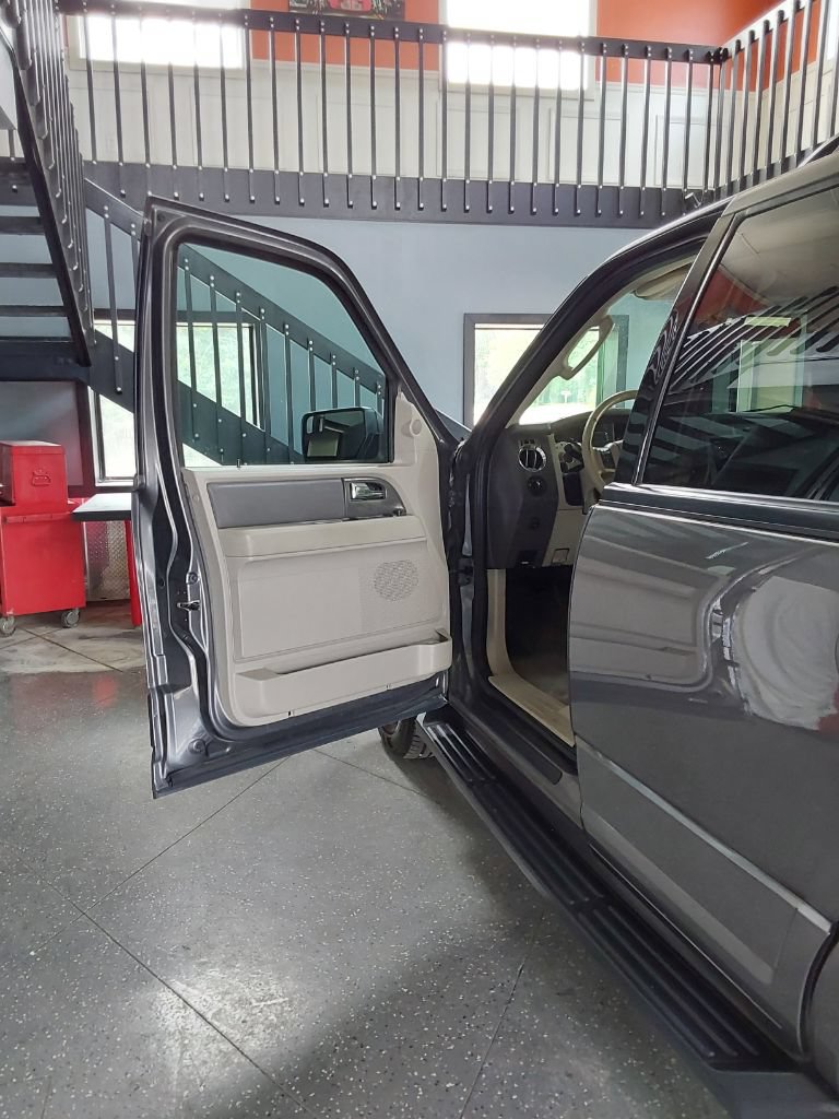 Used 2014 Ford Expedition XLT w/ Leather Seating Package AWD/4WD image 15