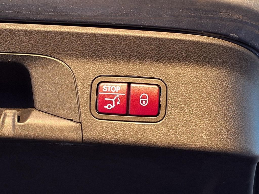 Used 2017 Mercedes-Benz GLC 300 4MATIC Coupe image 33