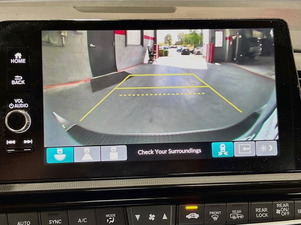 Used 2025 Honda Odyssey Touring image 14