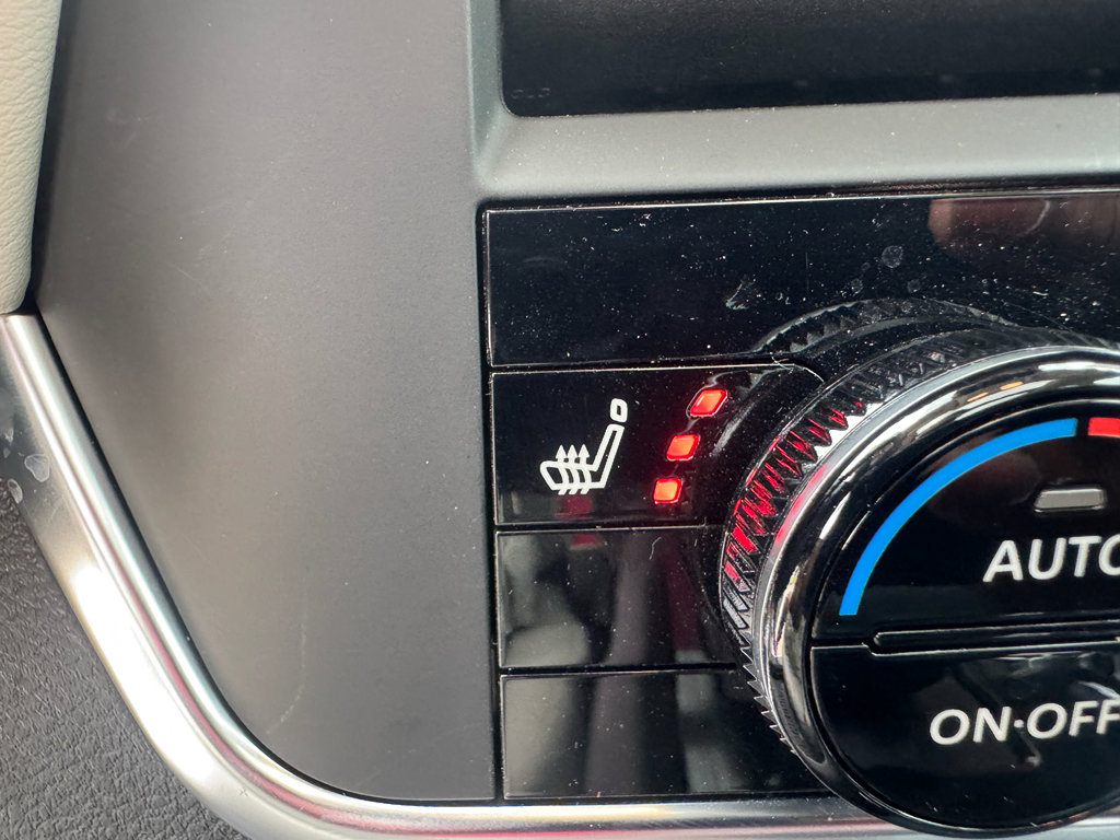 Used 2025 Nissan Rogue SV w/ SV Premium Package FWD image 19