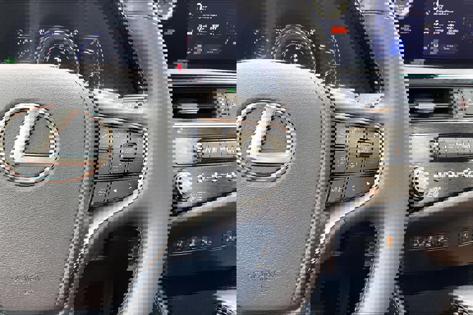 Used 2024 Lexus ES 300h w/ Premium Package image 27