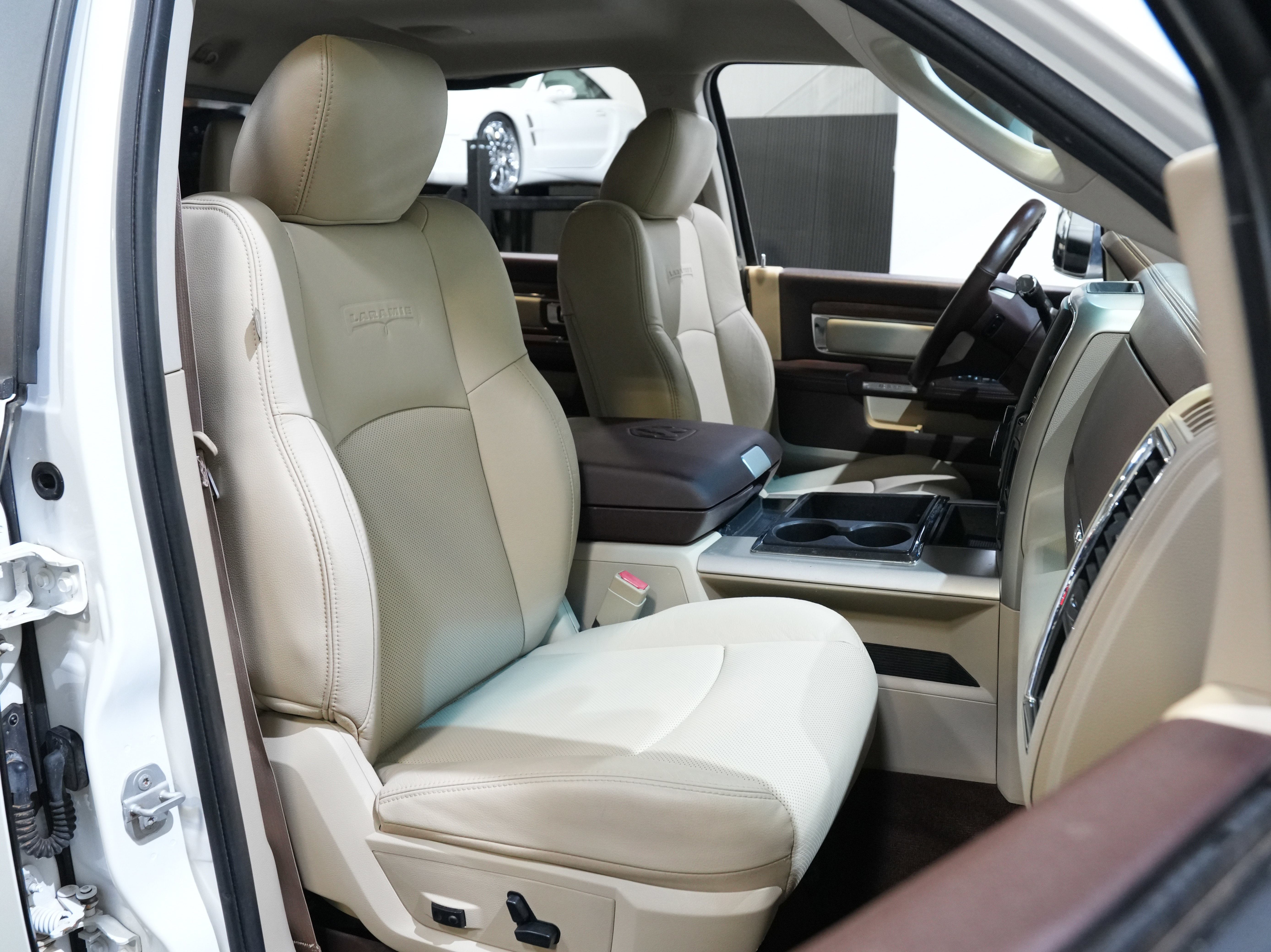 Used 2015 RAM 2500 Laramie w/ Convenience Group image 33