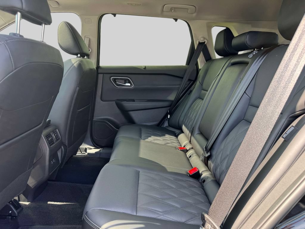Certified 2026 Nissan Rogue Platinum AWD/4WD image 11