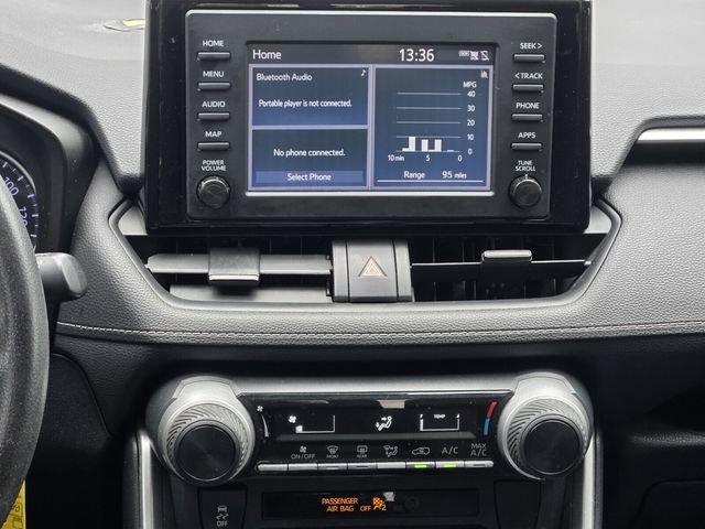 Used 2019 Toyota RAV4 LE FWD image 18