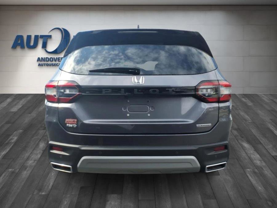 Used 2023 Honda Pilot Touring image 5